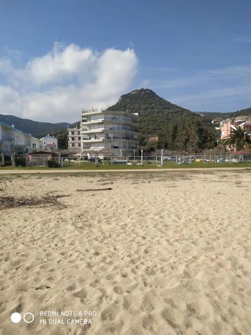 Nia'S Apartment By The Sea Nea Iraklitsa Exterior foto